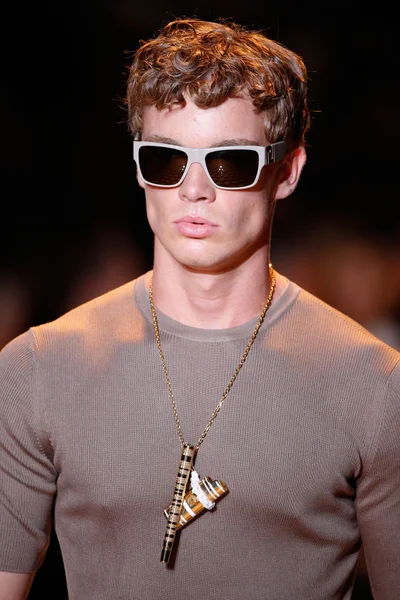 Look 57